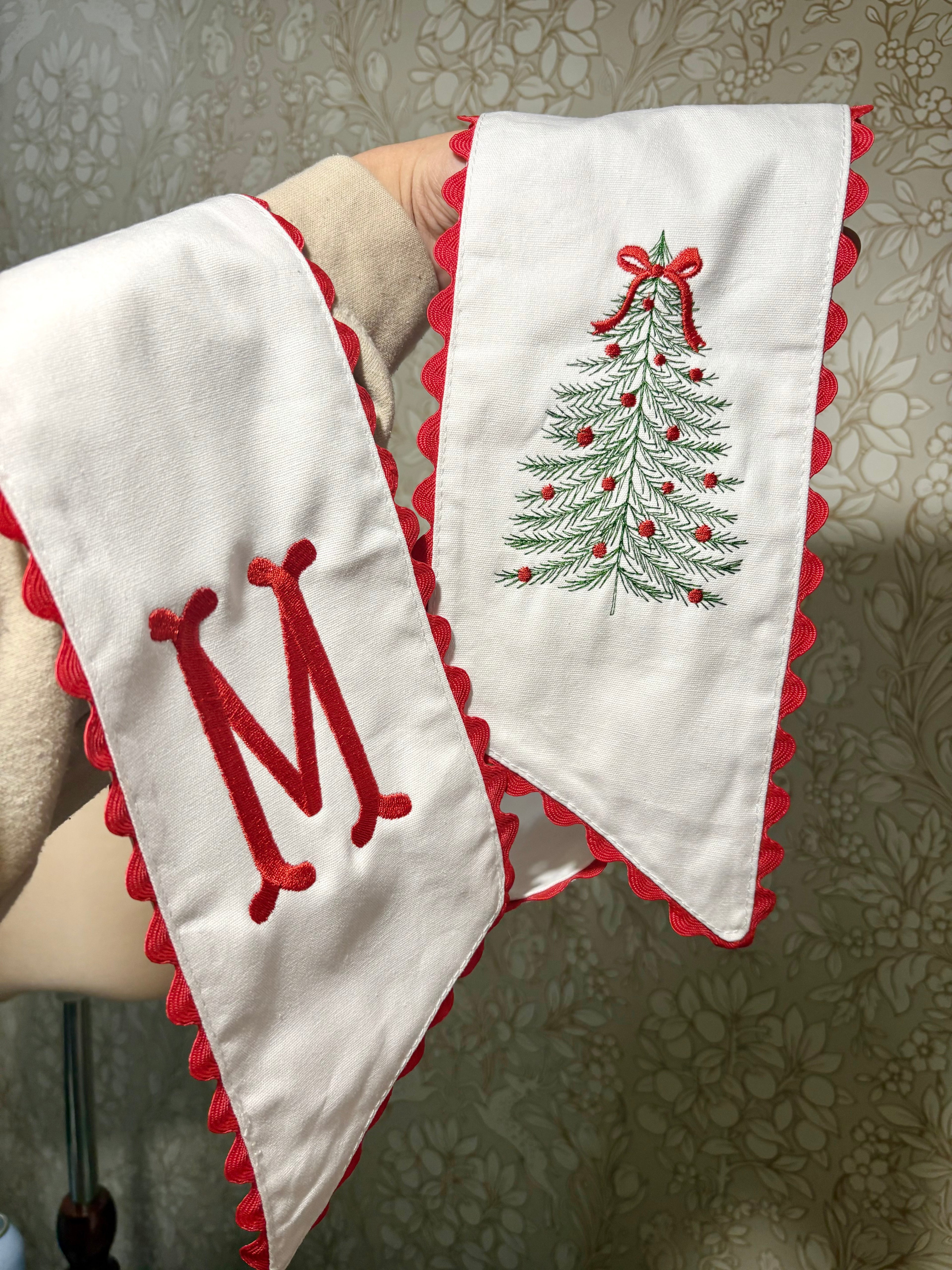 Christmas Tree Wreath Sash